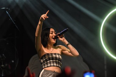 Noah Cyrus ilk turnesinde 23 Eylül 2018 'de Orlando Florida' daki Beacham 'da sahne alacak.