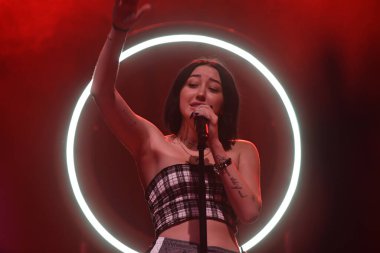 Noah Cyrus ilk turnesinde 23 Eylül 2018 'de Orlando Florida' daki Beacham 'da sahne alacak.