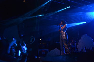 Noah Cyrus ilk turnesinde 23 Eylül 2018 'de Orlando Florida' daki Beacham 'da sahne alacak.