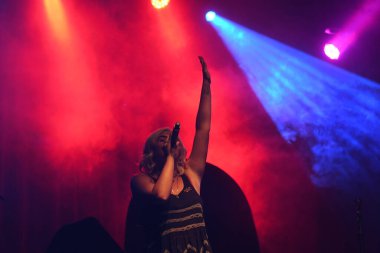 Noah Cyrus ilk turnesinde 23 Eylül 2018 'de Orlando Florida' daki Beacham 'da sahne alacak.