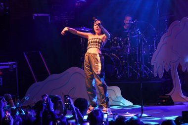 Noah Cyrus ilk turnesinde 23 Eylül 2018 'de Orlando Florida' daki Beacham 'da sahne alacak.