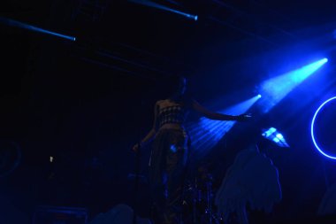 Noah Cyrus ilk turnesinde 23 Eylül 2018 'de Orlando Florida' daki Beacham 'da sahne alacak.