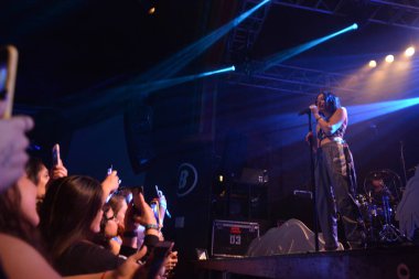 Noah Cyrus ilk turnesinde 23 Eylül 2018 'de Orlando Florida' daki Beacham 'da sahne alacak.