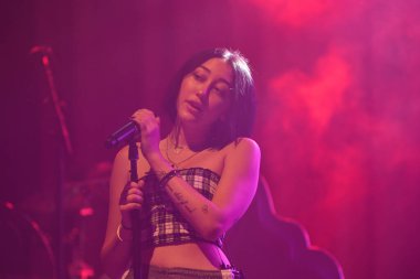 Noah Cyrus ilk turnesinde 23 Eylül 2018 'de Orlando Florida' daki Beacham 'da sahne alacak.