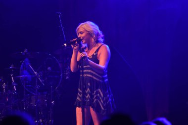 Noah Cyrus ilk turnesinde 23 Eylül 2018 'de Orlando Florida' daki Beacham 'da sahne alacak.