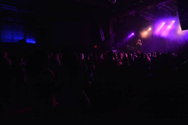 Noah Cyrus ilk turnesinde 23 Eylül 2018 'de Orlando Florida' daki Beacham 'da sahne alacak.