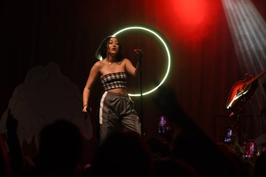 Noah Cyrus ilk turnesinde 23 Eylül 2018 'de Orlando Florida' daki Beacham 'da sahne alacak.