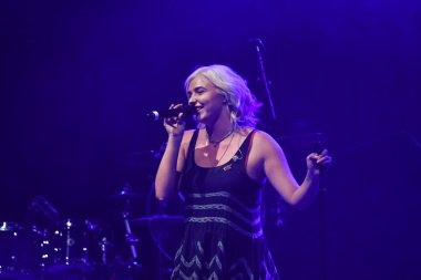 Noah Cyrus ilk turnesinde 23 Eylül 2018 'de Orlando Florida' daki Beacham 'da sahne alacak.