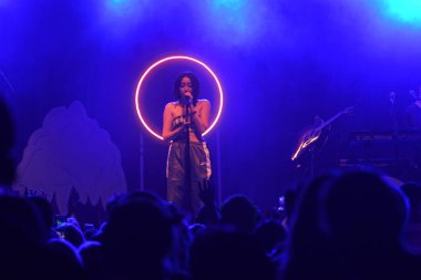 Noah Cyrus ilk turnesinde 23 Eylül 2018 'de Orlando Florida' daki Beacham 'da sahne alacak.