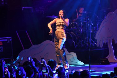 Noah Cyrus ilk turnesinde 23 Eylül 2018 'de Orlando Florida' daki Beacham 'da sahne alacak.