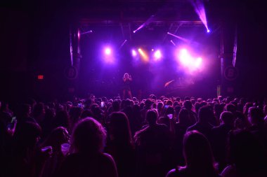 Noah Cyrus ilk turnesinde 23 Eylül 2018 'de Orlando Florida' daki Beacham 'da sahne alacak.