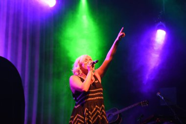 Noah Cyrus ilk turnesinde 23 Eylül 2018 'de Orlando Florida' daki Beacham 'da sahne alacak.