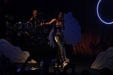 Noah Cyrus ilk turnesinde 23 Eylül 2018 'de Orlando Florida Beacham' da Marty Jean-Louis 'de sahne aldı.
