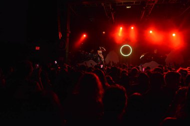 Noah Cyrus ilk turnesinde 23 Eylül 2018 'de Orlando Florida' daki Beacham 'da sahne alacak.