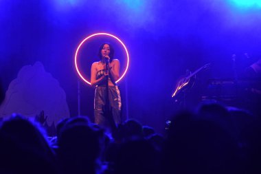 Noah Cyrus ilk turnesinde 23 Eylül 2018 'de Orlando Florida' daki Beacham 'da sahne alacak.