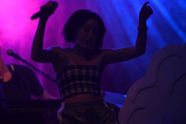 Noah Cyrus ilk turnesinde 23 Eylül 2018 'de Orlando Florida' daki Beacham 'da sahne alacak.