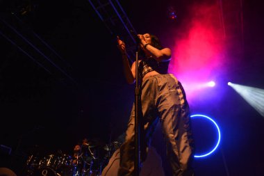 Noah Cyrus ilk turnesinde 23 Eylül 2018 'de Orlando Florida' daki Beacham 'da sahne alacak.