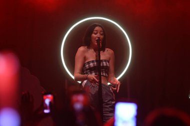 Noah Cyrus ilk turnesinde 23 Eylül 2018 'de Orlando Florida' daki Beacham 'da sahne alacak.