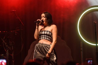 Noah Cyrus ilk turnesinde 23 Eylül 2018 'de Orlando Florida' daki Beacham 'da sahne alacak.