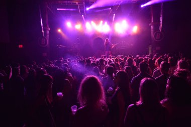 Noah Cyrus ilk turnesinde 23 Eylül 2018 'de Orlando Florida' daki Beacham 'da sahne alacak.