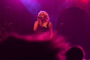 Noah Cyrus ilk turnesinde 23 Eylül 2018 'de Orlando Florida' daki Beacham 'da sahne alacak.