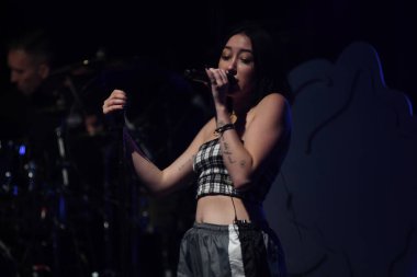 Noah Cyrus ilk turnesinde 23 Eylül 2018 'de Orlando Florida Beacham' da Marty Jean-Louis 'de sahne aldı.