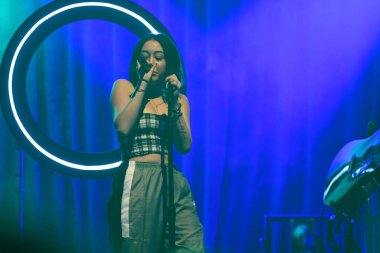 Noah Cyrus ilk turnesinde 23 Eylül 2018 'de Orlando Florida Beacham' da Marty Jean-Louis 'de sahne aldı.
