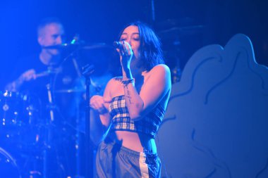Noah Cyrus ilk turnesinde 23 Eylül 2018 'de Orlando Florida Beacham' da Marty Jean-Louis 'de sahne aldı.
