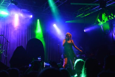 Noah Cyrus ilk turnesinde 23 Eylül 2018 'de Orlando Florida' daki Beacham 'da sahne alacak.