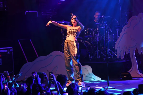 Noah Cyrus ilk turnesinde 23 Eylül 2018 'de Orlando Florida' daki Beacham 'da sahne alacak.