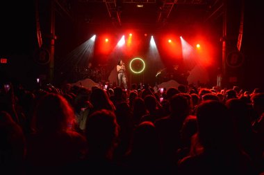 Noah Cyrus ilk turnesinde 23 Eylül 2018 'de Orlando Florida' daki Beacham 'da sahne alacak.