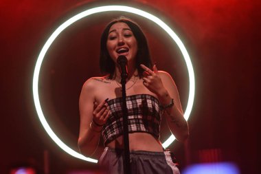 Noah Cyrus ilk turnesinde 23 Eylül 2018 'de Orlando Florida' daki Beacham 'da sahne alacak.