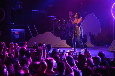 Noah Cyrus ilk turnesinde 23 Eylül 2018 'de Orlando Florida' daki Beacham 'da sahne alacak.