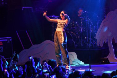 Noah Cyrus ilk turnesinde 23 Eylül 2018 'de Orlando Florida' daki Beacham 'da sahne alacak.