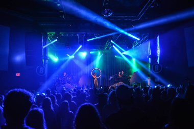 Noah Cyrus ilk turnesinde 23 Eylül 2018 'de Orlando Florida' daki Beacham 'da sahne alacak.