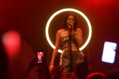 Noah Cyrus ilk turnesinde 23 Eylül 2018 'de Orlando Florida' daki Beacham 'da sahne alacak.