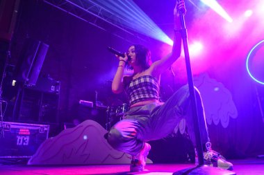 Noah Cyrus ilk turnesinde 23 Eylül 2018 'de Orlando Florida' daki Beacham 'da sahne alacak.