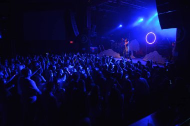 Noah Cyrus ilk turnesinde 23 Eylül 2018 'de Orlando Florida' daki Beacham 'da sahne alacak.