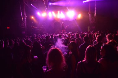 Noah Cyrus ilk turnesinde 23 Eylül 2018 'de Orlando Florida' daki Beacham 'da sahne alacak.