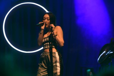 Noah Cyrus ilk turnesinde 23 Eylül 2018 'de Orlando Florida Beacham' da Marty Jean-Louis 'de sahne aldı.