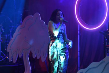 Noah Cyrus ilk turnesinde 23 Eylül 2018 'de Orlando Florida' daki Beacham 'da sahne alacak.