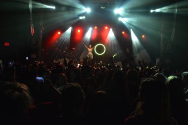 Noah Cyrus ilk turnesinde 23 Eylül 2018 'de Orlando Florida' daki Beacham 'da sahne alacak.