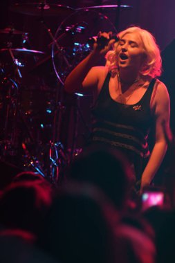 Noah Cyrus ilk turnesinde 23 Eylül 2018 'de Orlando Florida' daki Beacham 'da sahne alacak.