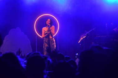 Noah Cyrus ilk turnesinde 23 Eylül 2018 'de Orlando Florida' daki Beacham 'da sahne alacak.