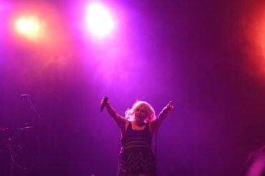 Noah Cyrus ilk turnesinde 23 Eylül 2018 'de Orlando Florida' daki Beacham 'da sahne alacak.