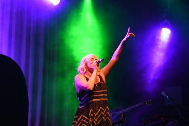 Noah Cyrus ilk turnesinde 23 Eylül 2018 'de Orlando Florida' daki Beacham 'da sahne alacak.