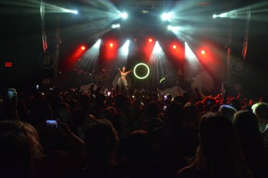 Noah Cyrus ilk turnesinde 23 Eylül 2018 'de Orlando Florida' daki Beacham 'da sahne alacak.