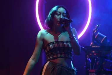 Noah Cyrus ilk turnesinde 23 Eylül 2018 'de Orlando Florida' daki Beacham 'da sahne alacak.