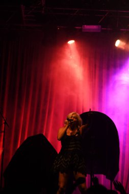 Noah Cyrus ilk turnesinde 23 Eylül 2018 'de Orlando Florida' daki Beacham 'da sahne alacak.