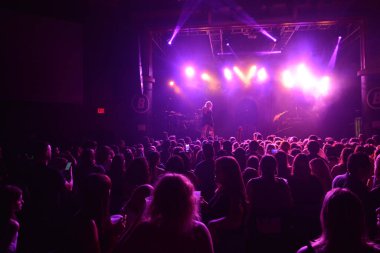 Noah Cyrus ilk turnesinde 23 Eylül 2018 'de Orlando Florida' daki Beacham 'da sahne alacak.
